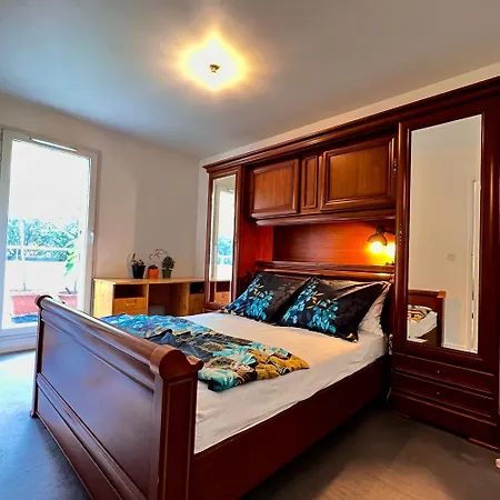 Entier Village Olympique Apartment